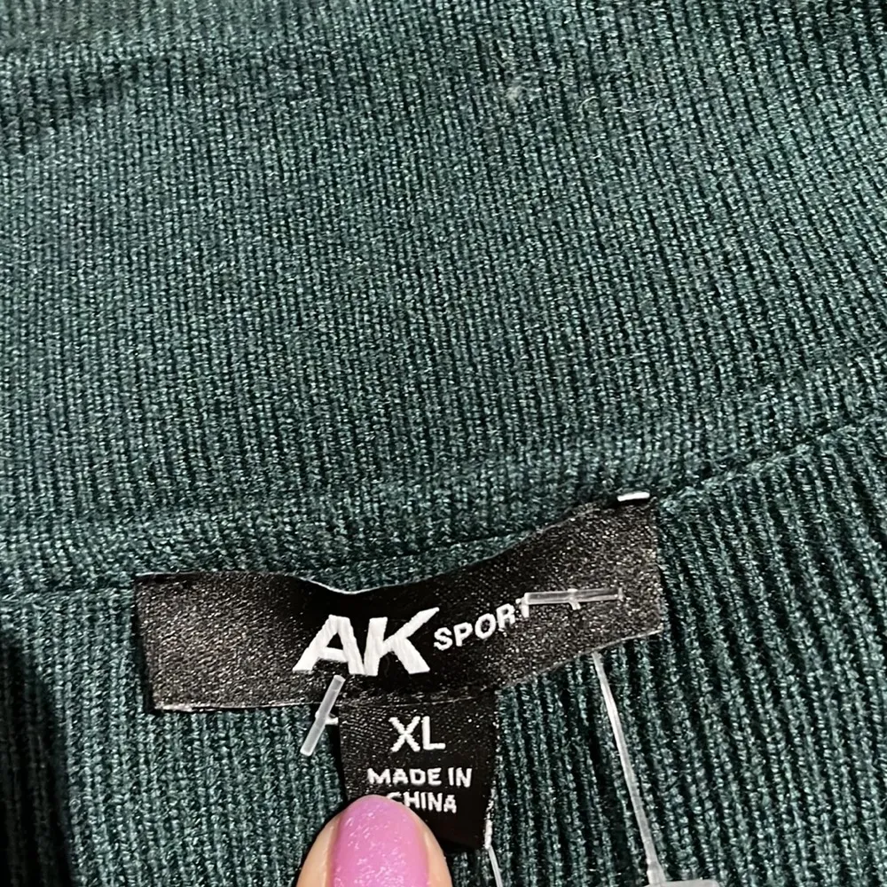 NWT Anne Klein Sport Fiona Long Sleeve V-Neck Polo Pullover - Image 7