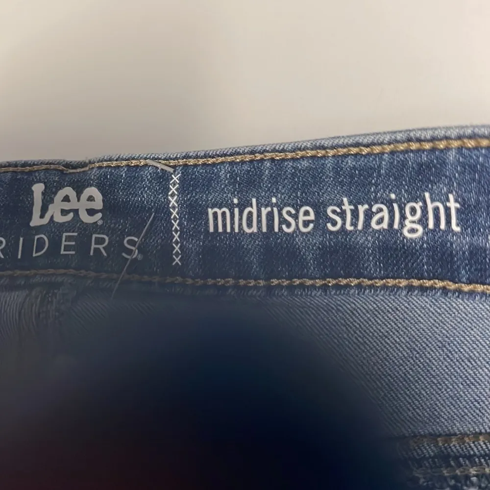 NWT Lee rider, jeans, regular fit, mid rise, straight 8 petite - Image 3