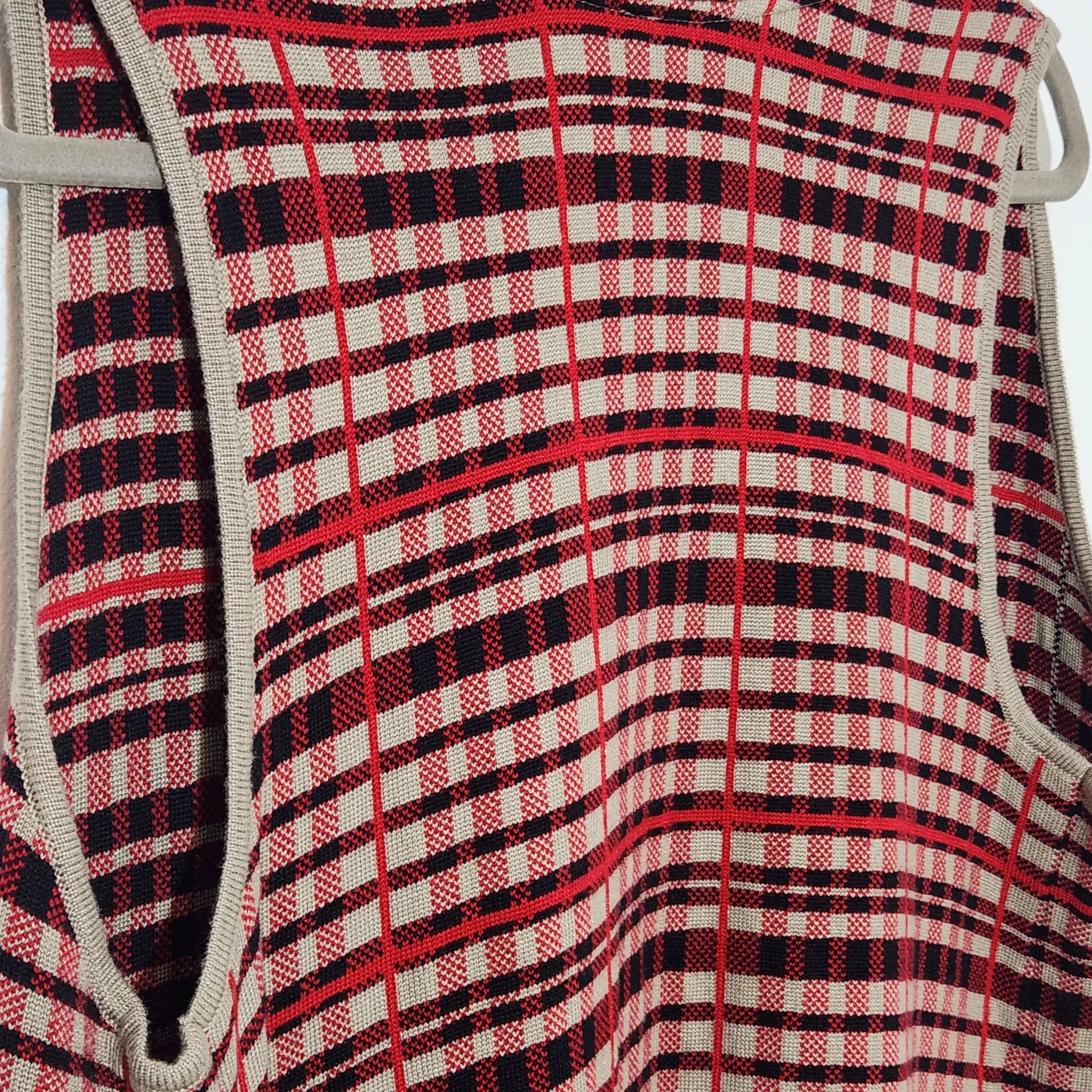 Leo & Nicole Red and Khaki Plaid Sleeveless Sweater Cardigan Size Medium Petite - Image 6