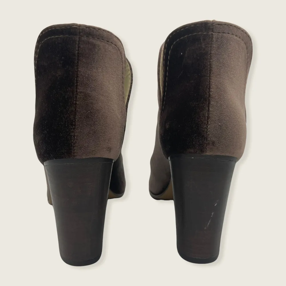 Steve Madden Kaitt Brown Velvet Velour Fabric Peep Toe 3.5” Stacked Block Heel 9 - Image 4