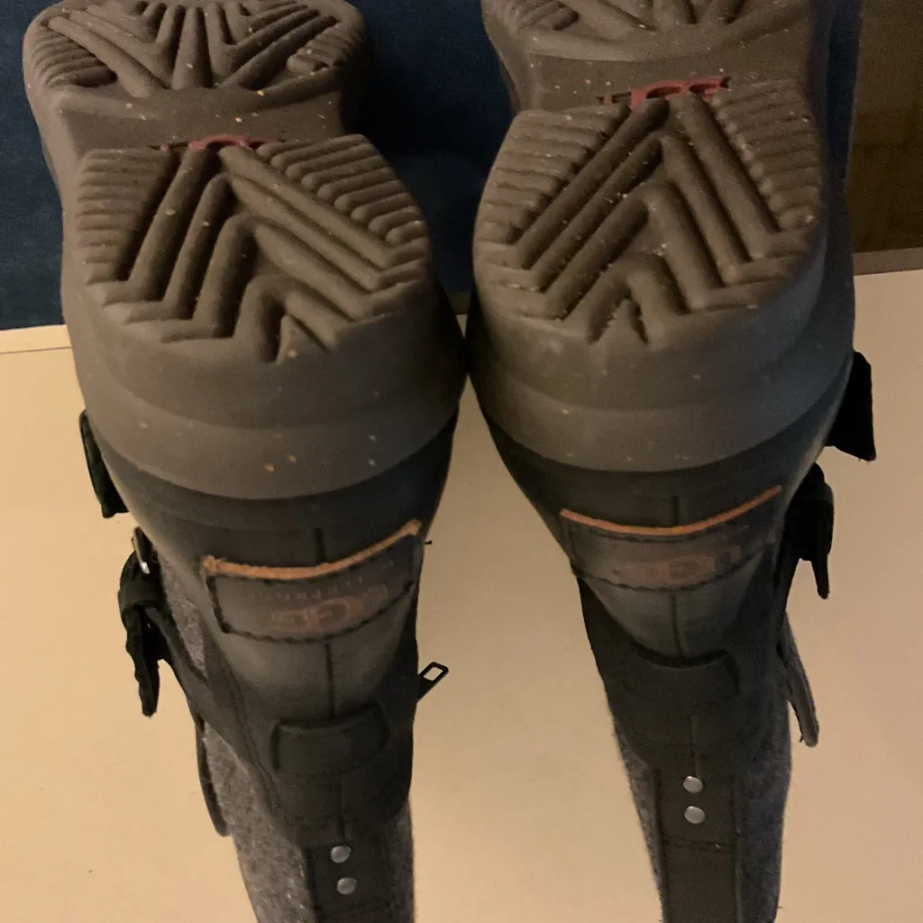 UGG Women's Black leather wool Simmons biker boots size 6.5 - Image 7