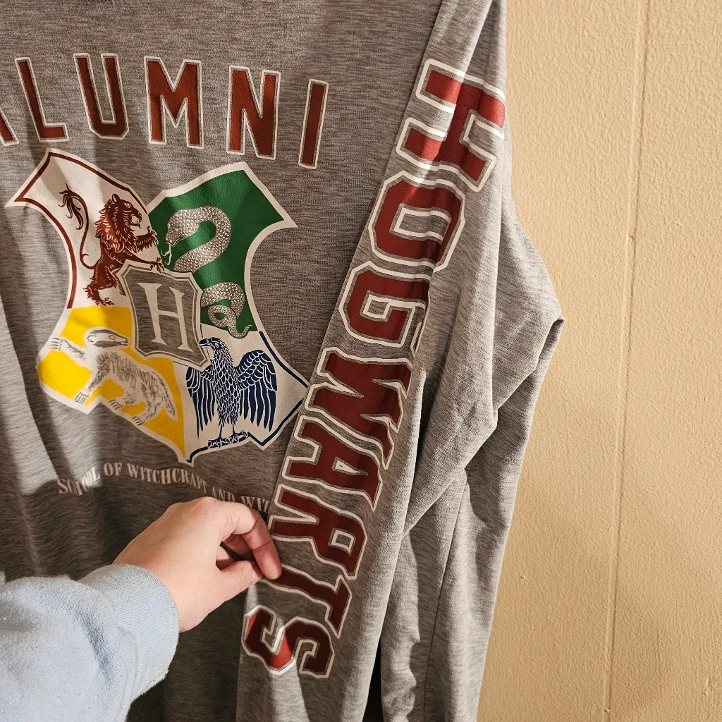 Harry Potter Hogwarts Alumni Oversized Super Soft Long Sleeve Tee Green Size undefined - Image 3