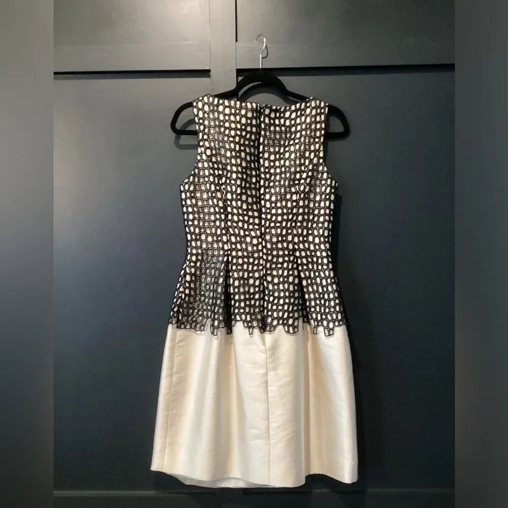 Lela Rose Lace seamed Bodice Sheath Sleeveless Mini Dress Cream Black Size 6 - Image 3