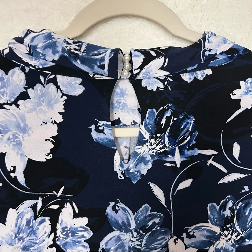 Karl Lagerfeld Navy Blue White Floral Blouse Shirt Light Weight Keyhole Pearl XL - Image 6