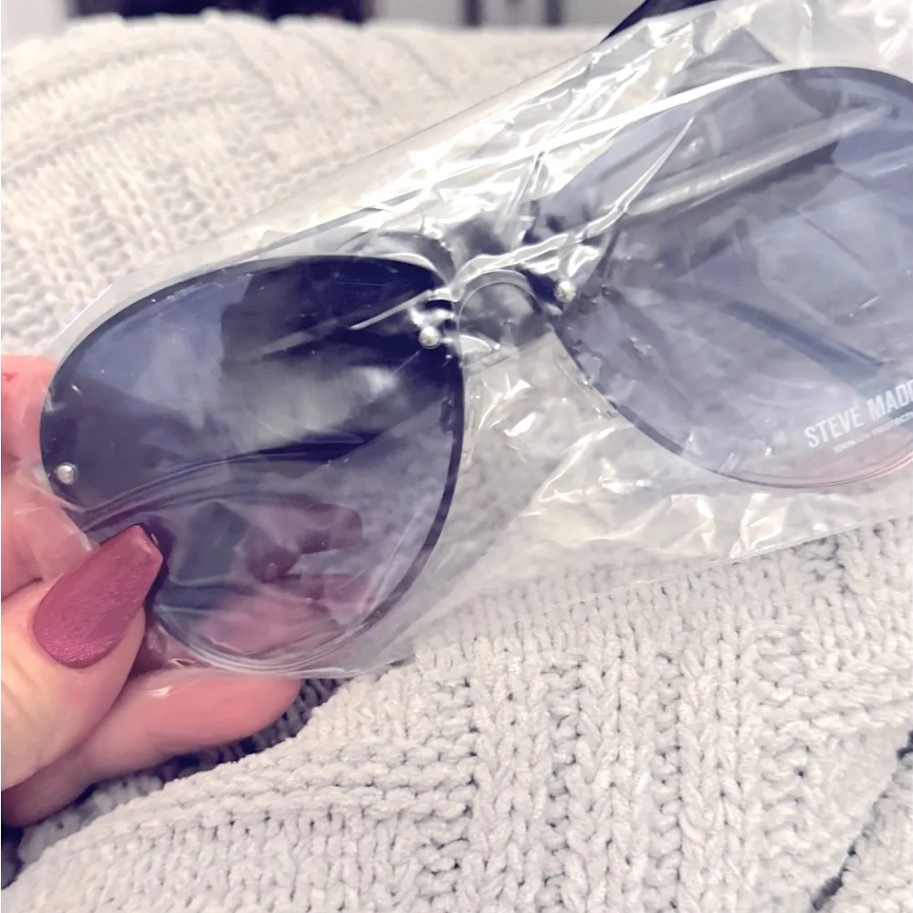 Steve Madden Gradient Aviator Sunglasses - Image 7