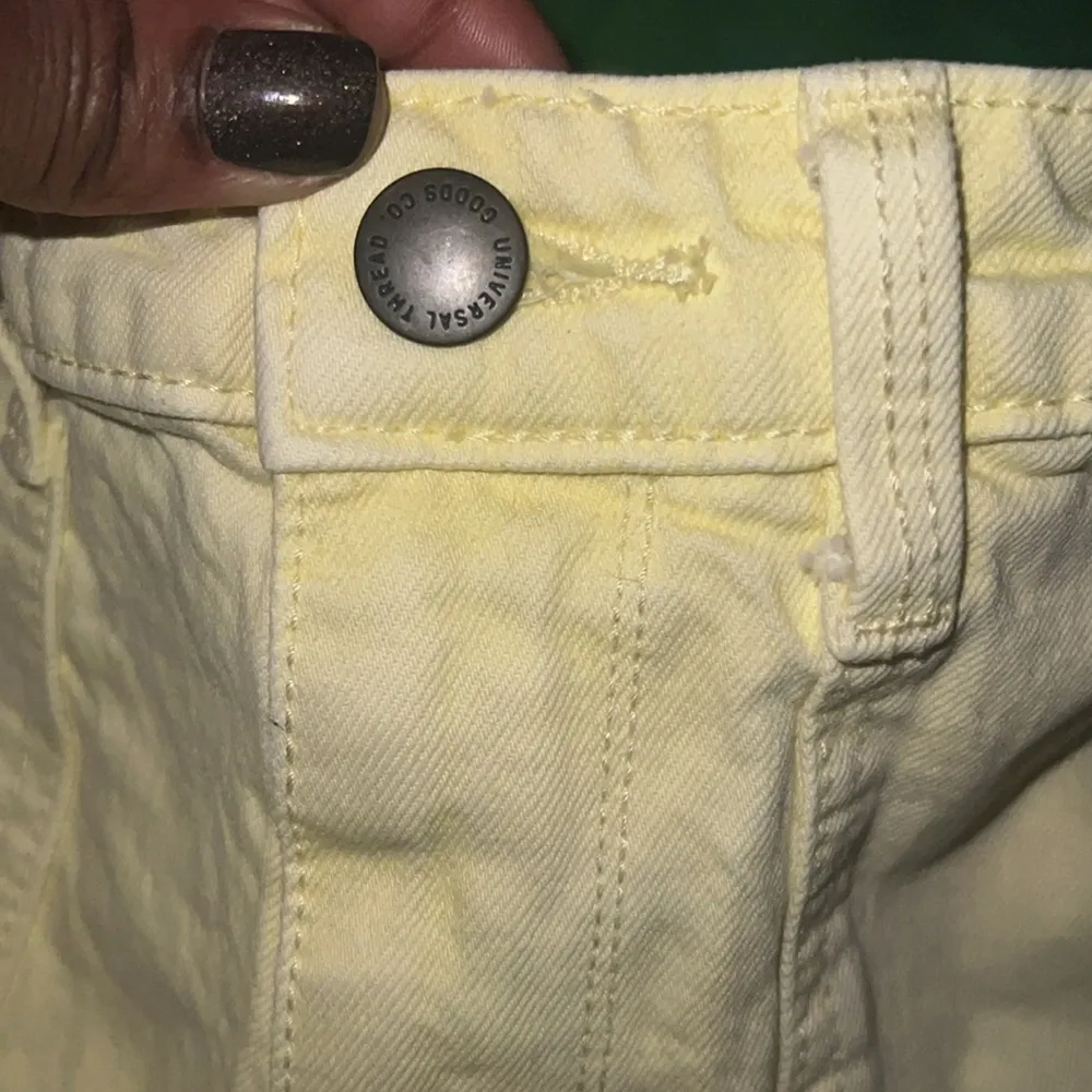 Universal Thread Pale Yellow Denim Shorts size 25 - Image 4