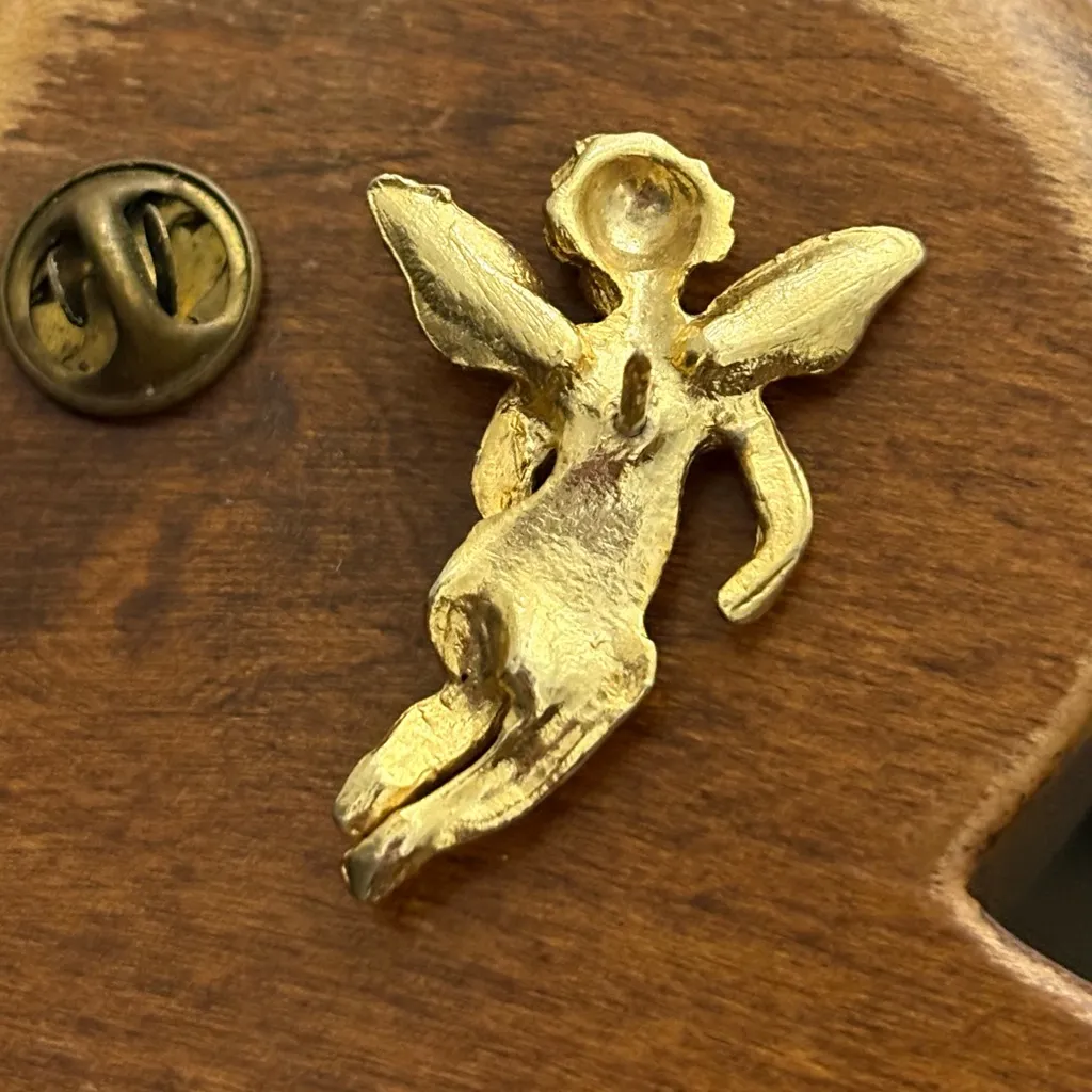 Vintage Gold Tone Angel Spiritual Holiday brooch - Image 3