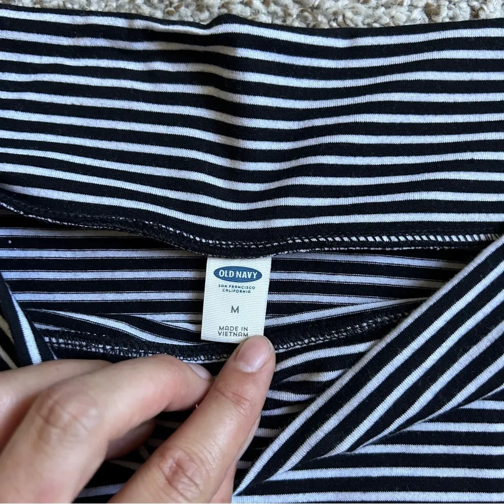 🦋 Old Navy Black White Striped Mini Midi Skirt A-Line Stretch Comfy Medium - Image 2