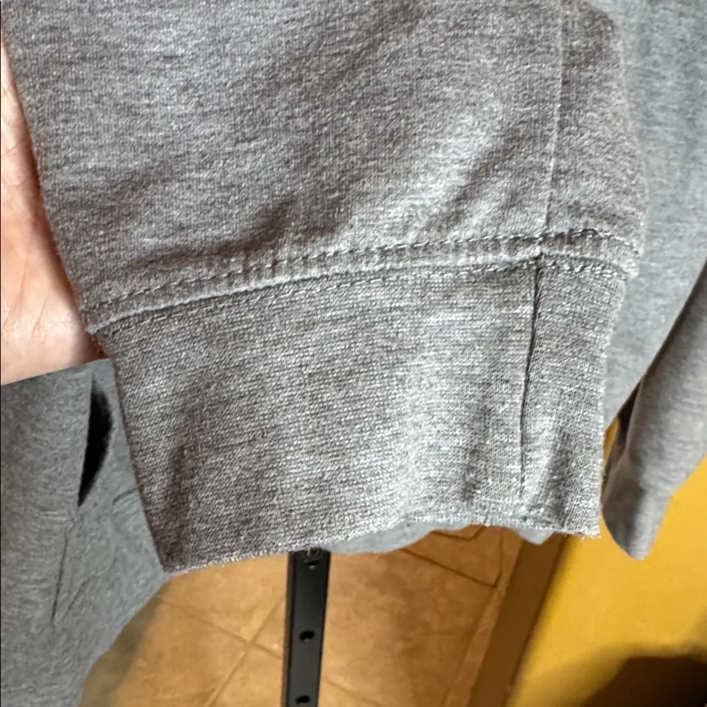 Initial Attraction Gray Embroidered Victoria British Columbia Hoodie Size Medium - Image 8