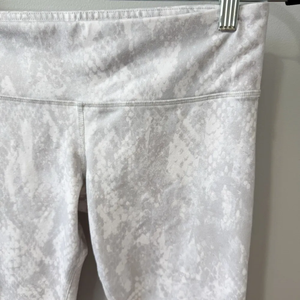 Alo Airbrush Capri Leggings | Vapor Python | Size M - Image 3