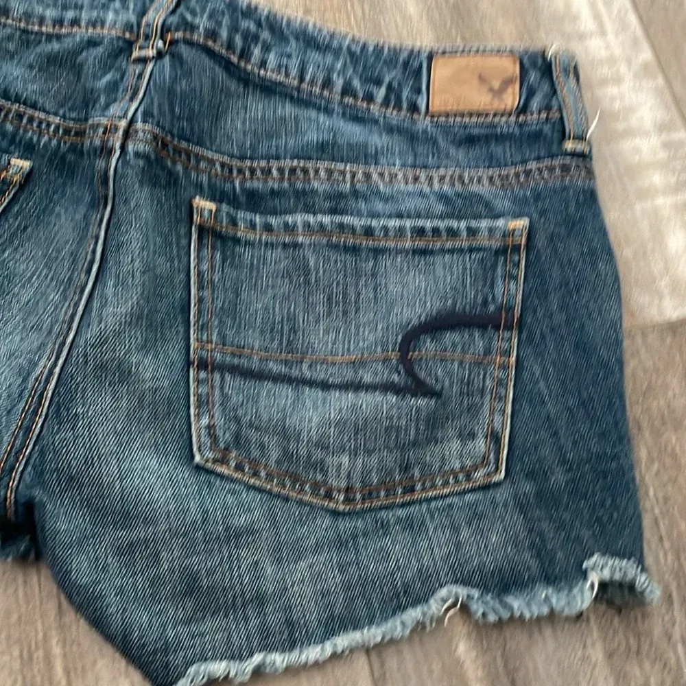 American Eagle  floral denim jean shorts size 6 - Image 6