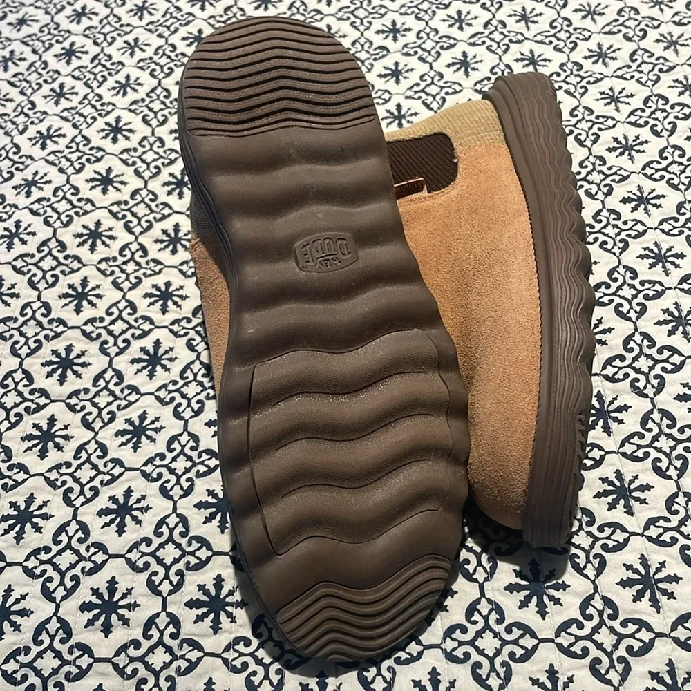 Hey Dude Women’s slip on  boots sz 9 - Image 3