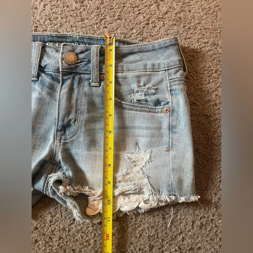 American Eagle Shortie Distress Blue White Washed Denim Jean Shorts Lace Pockets - Image 9