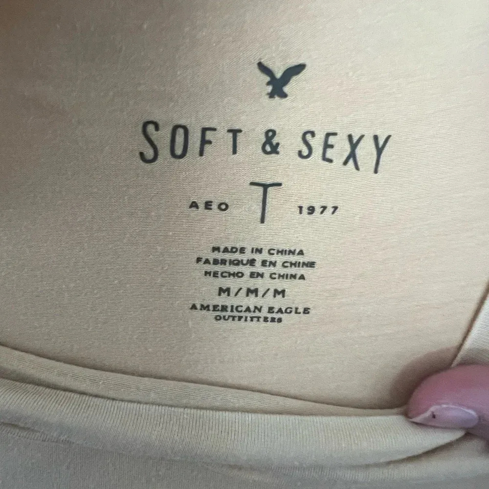 American eagle cropped soft &‎ sexy short sleeve t shirt- yellow- size M - Image 4