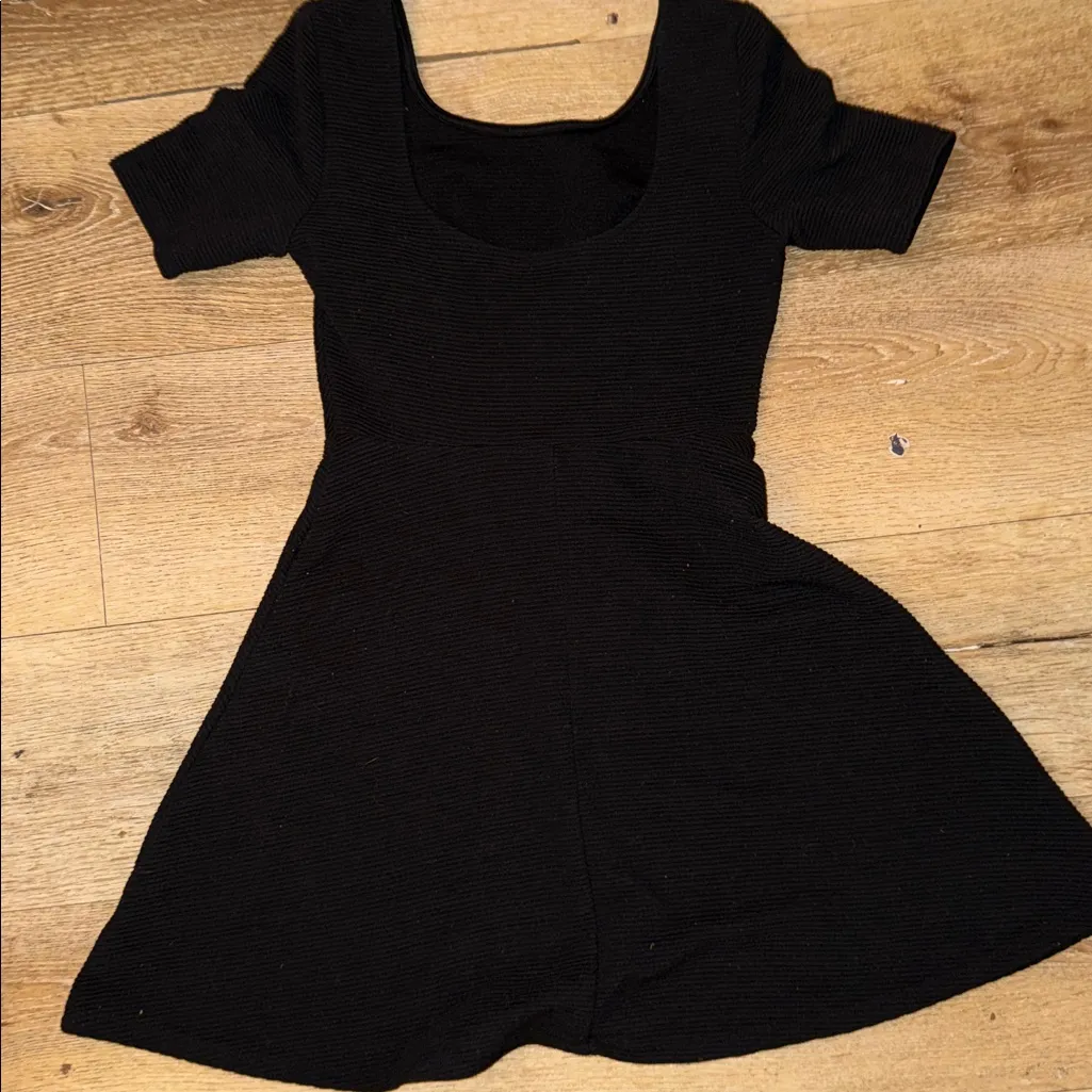 Women’s Small Simple Black Dress (short) - Image 4