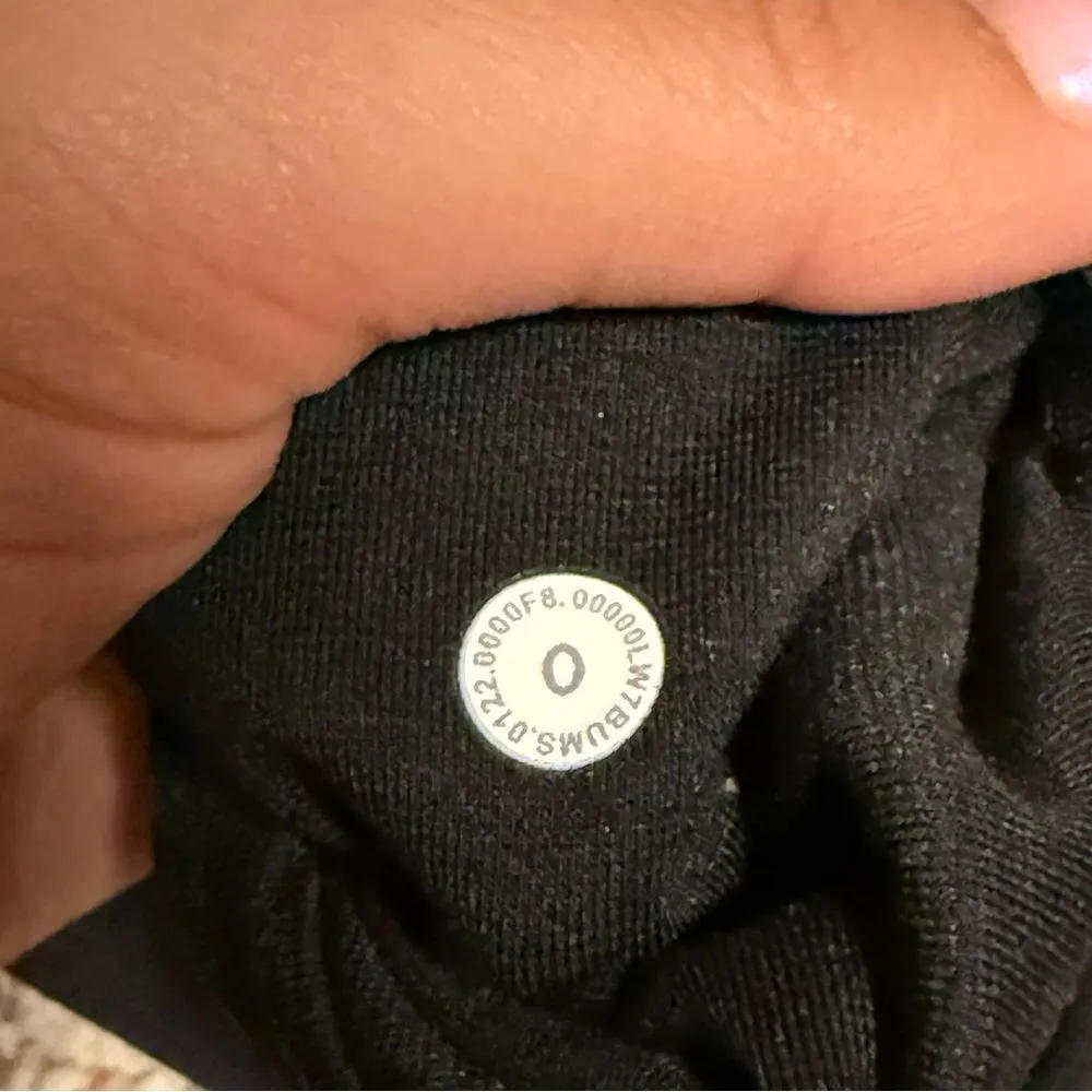 Lululemon Align High Rise Short 6" *Pockets
Black- Size 0 - Image 3