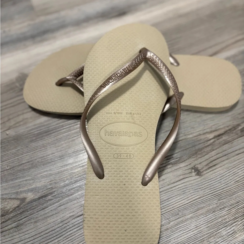 Havaianas Flip Flops Beige Rose Gold Metallic Straps Size 45NWT - Image 3