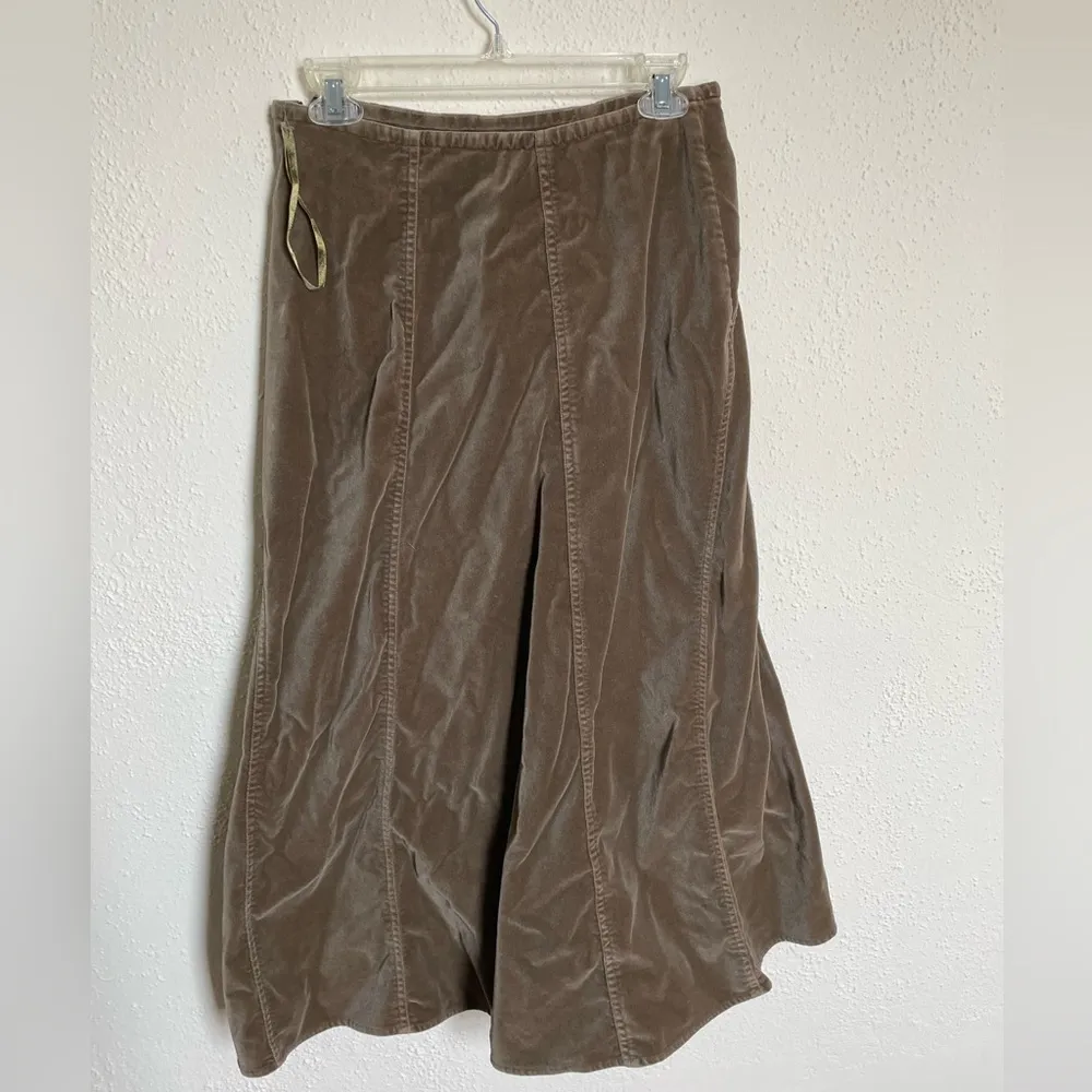 Isabella Bird Corduroy Skirt - Image 4