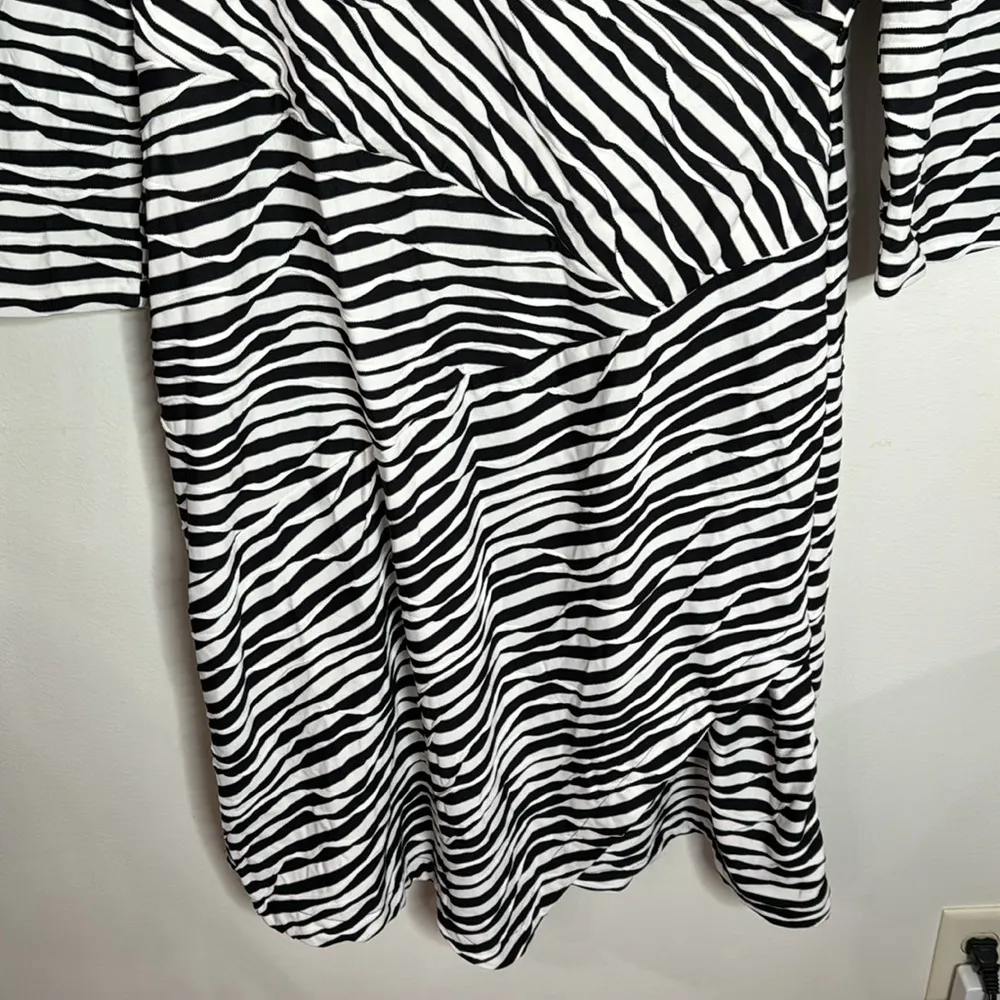 Chico’s Jessie textured zebra striped faux wrap knee length dress US size 12 - Image 5
