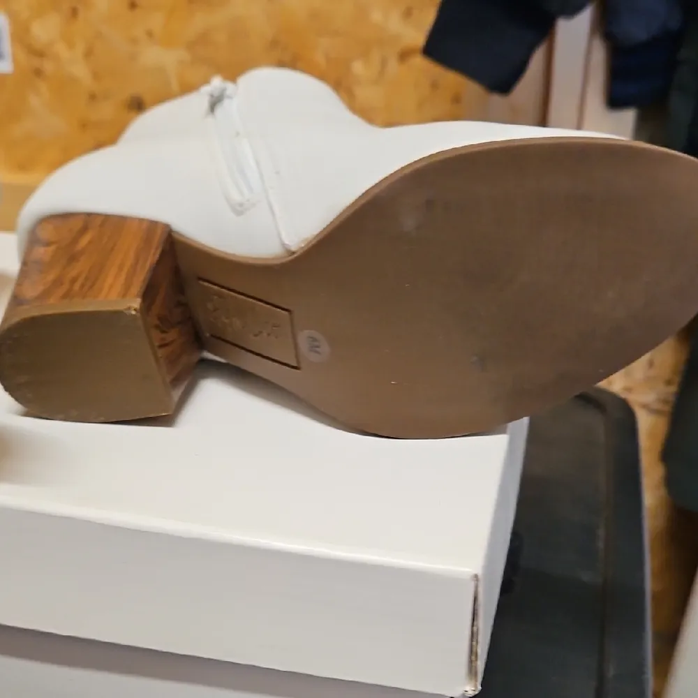 Style & Co. Women's White Booties Size 6M - Image 13