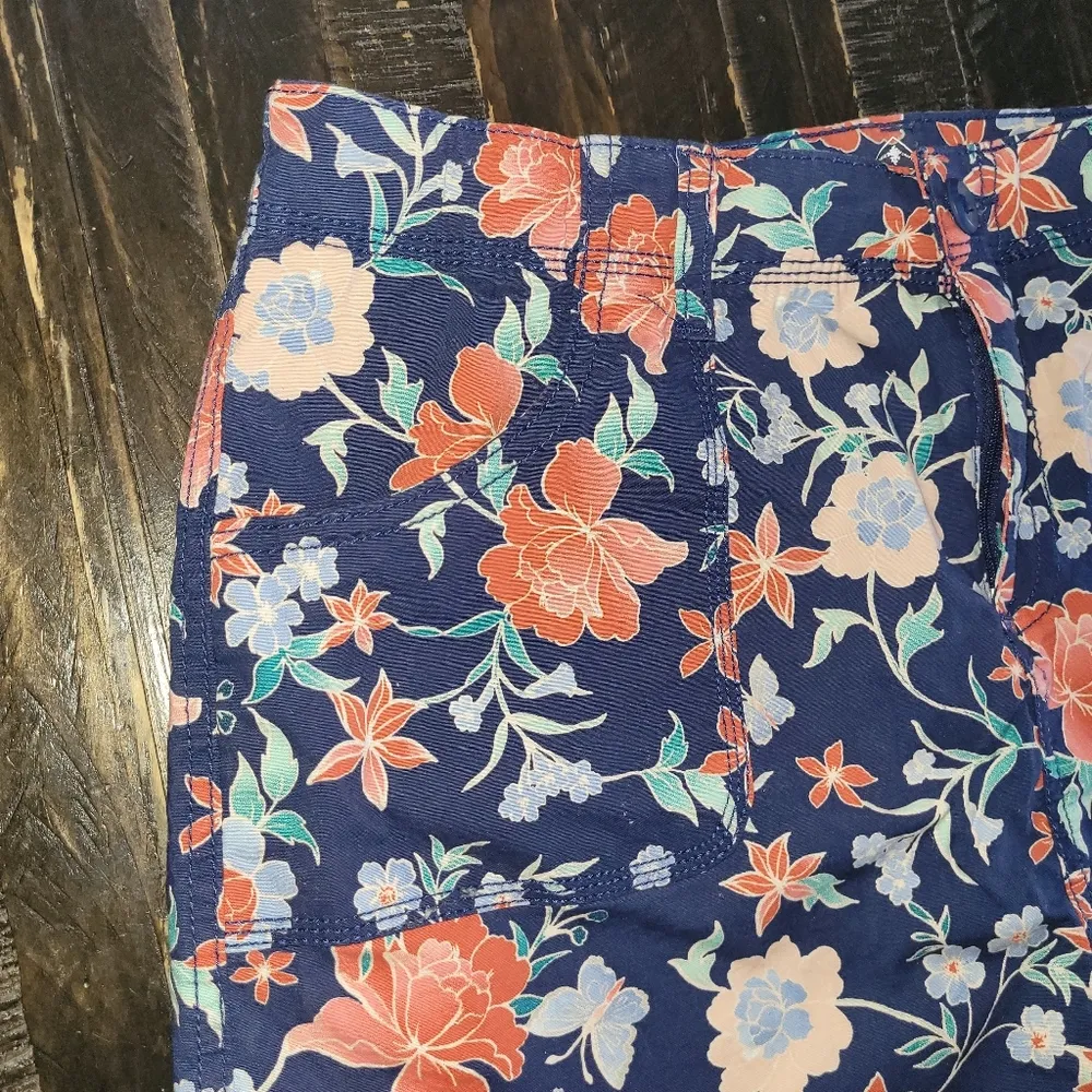 St. John's Bay Skort Women's Size 8 - Image 3