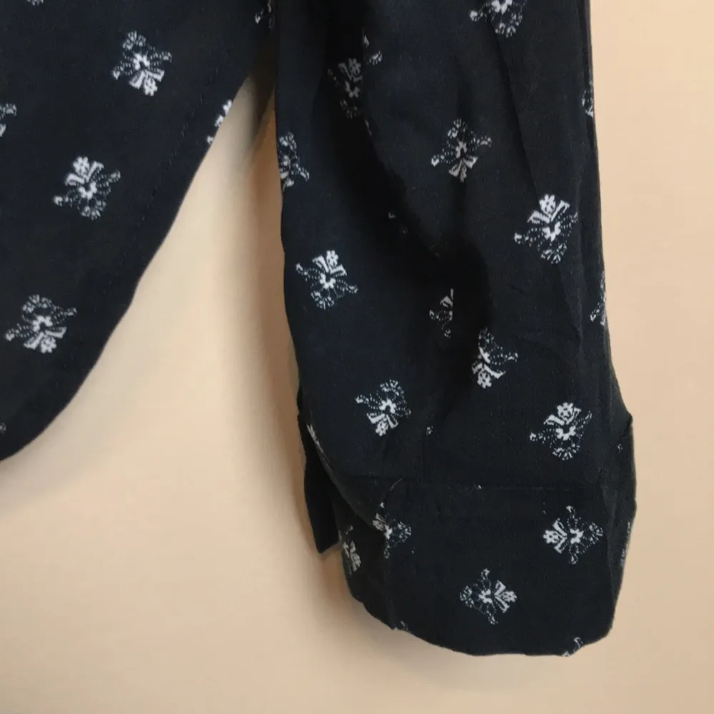 Urban Outfitters Women’s Floral Print Black White Button-Up Long Sleeve Shirt - Image 5