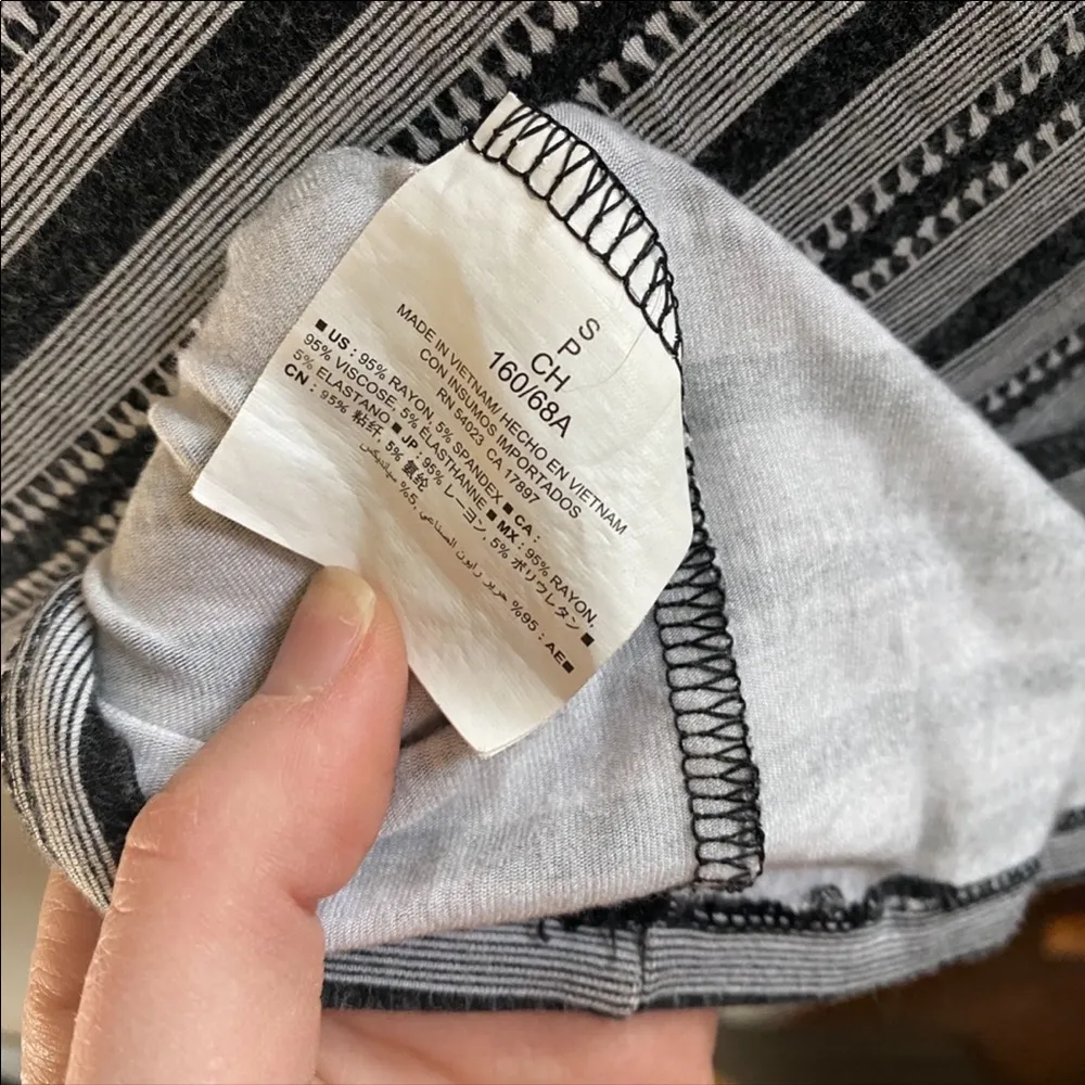 Old Navy Black and White Pencil Skirt - Image 4