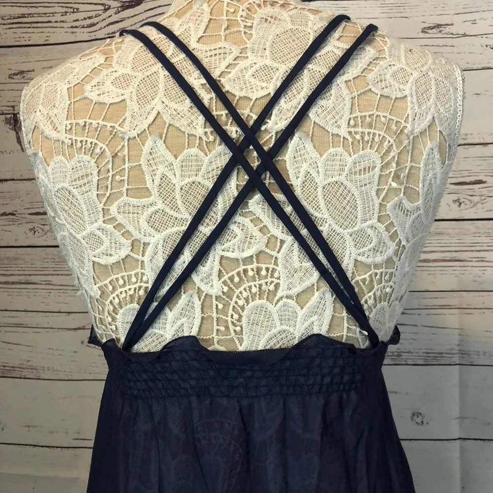 Boutique Navy & white long crocheted beach maxi dress crossed back size small - Image 9