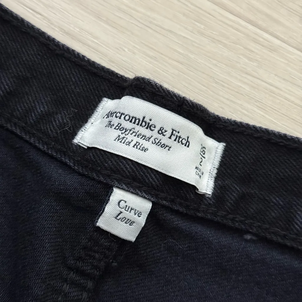 NWT Abercrombie & Fitch Curve Love Boyfriend Short | Black Distressed | 26/2 - Image 5