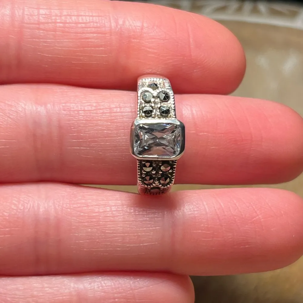 Vintage Marcasite & White Topaz Dainty 925 Sterling Silver Ring - Image 15