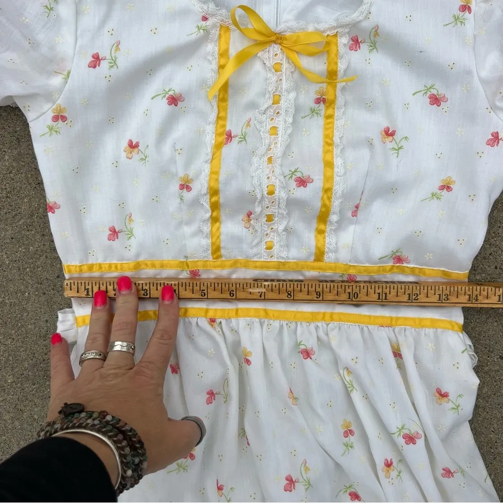 Vintage 70s Prairie Dress Eyelet cotton White Yellow Pink Floral Maxi SMALL? - Image 10