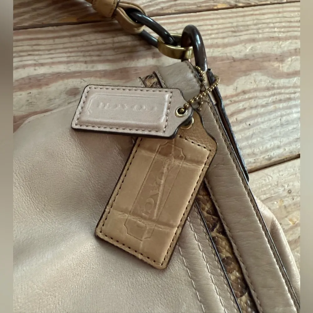 COACH KRISTIN SPECTATOR LEATHER FLAP bag - wear shown in photos - Image 2