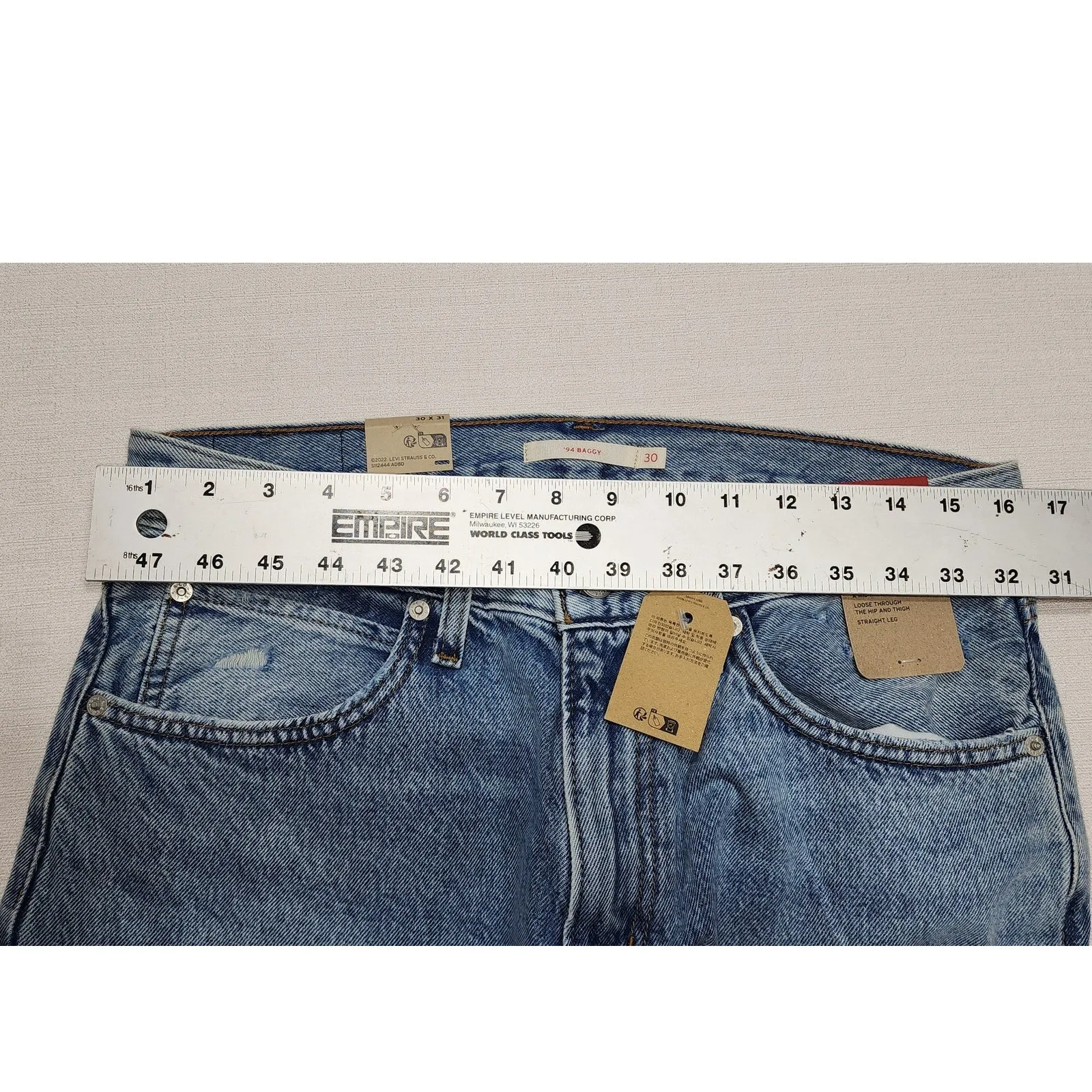 Levi's 94 baggy mid rise loose hips and thigh W30''x L31'' women's NWT - Image 4