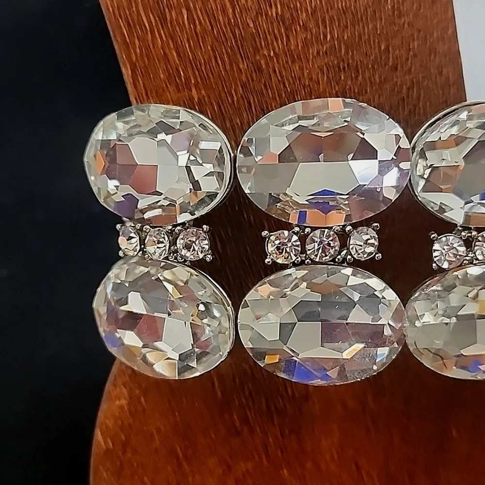 Statement Silver Oval Crystal Stretch Bracelet - Image 4