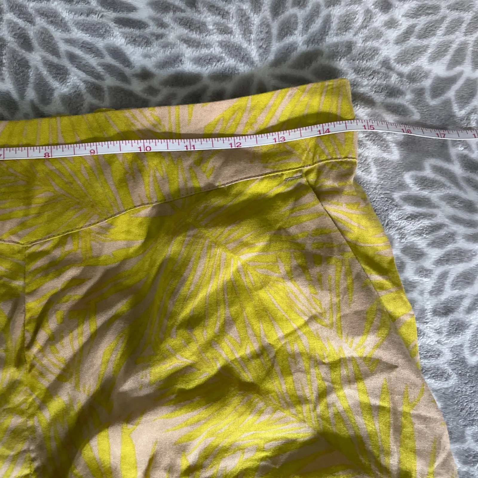 H&M Elastic Waist Shorts sz 6 Yellow Tan Palm Leaf Print Comfy Loungewear Beach - Image 5