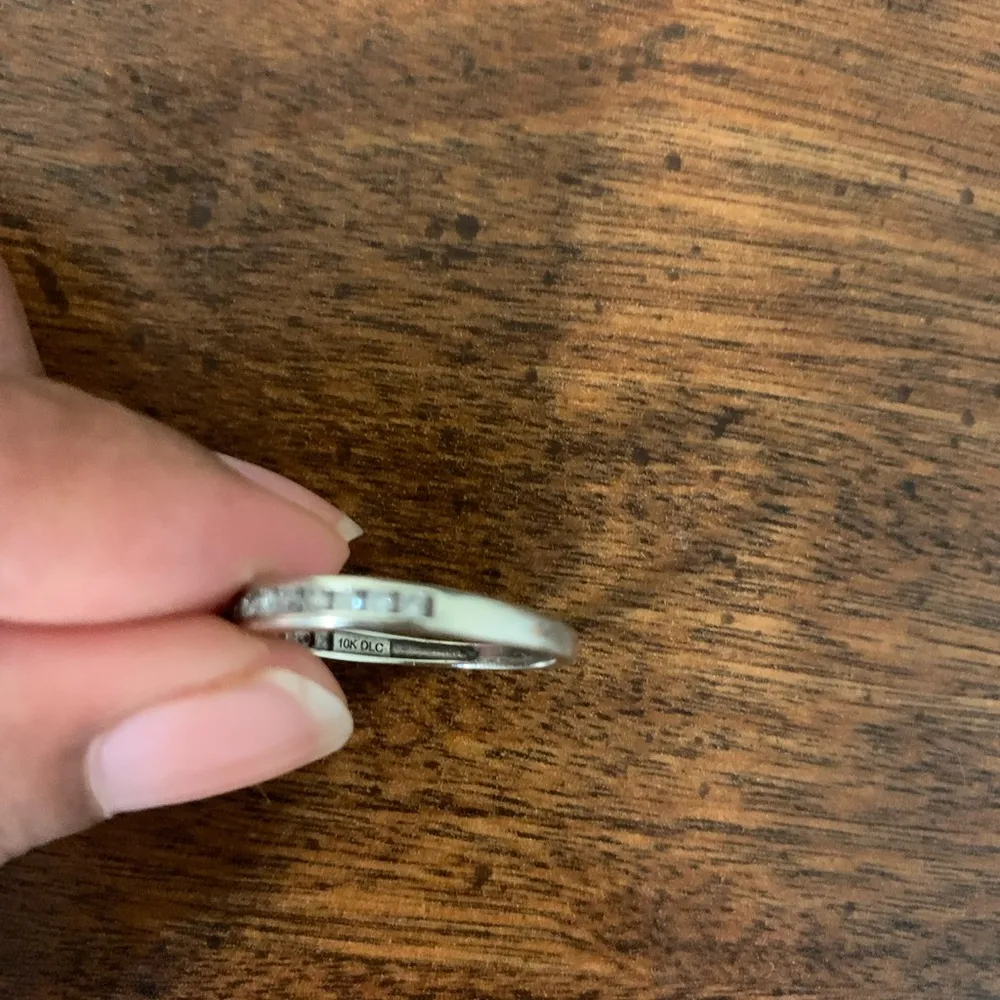 10k White Gold Diamond Band - Image 7
