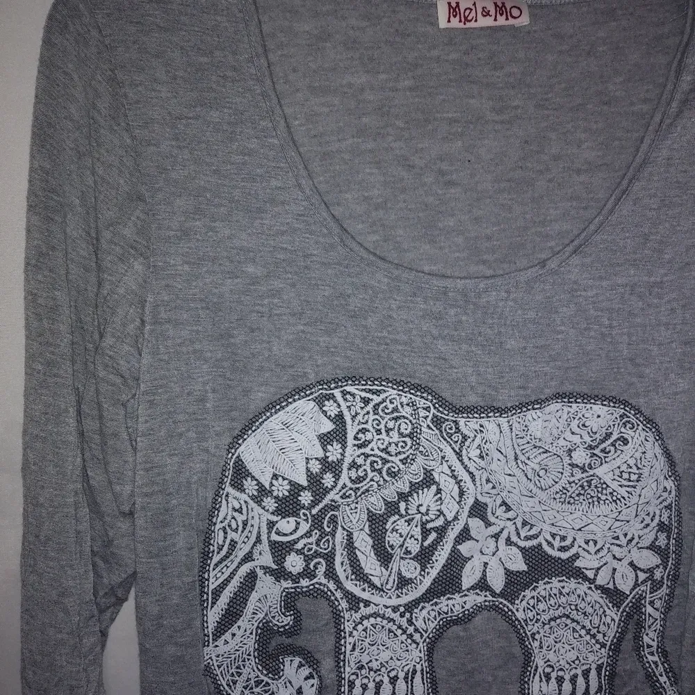 Mel & Mo M Embroidered Elephant Tunic Top in Gray White Size M - Image 4