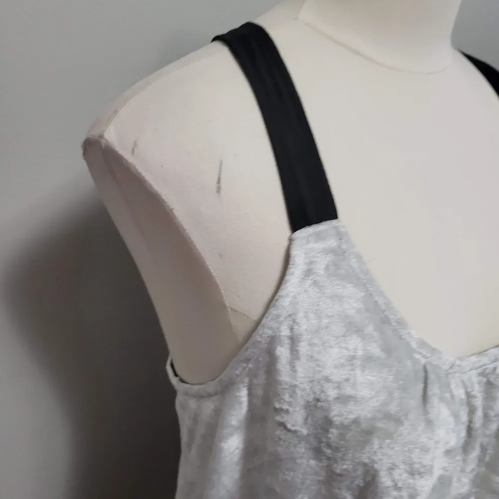 Mudd metallic silver velvet chiffon trim tank size large - Image 2