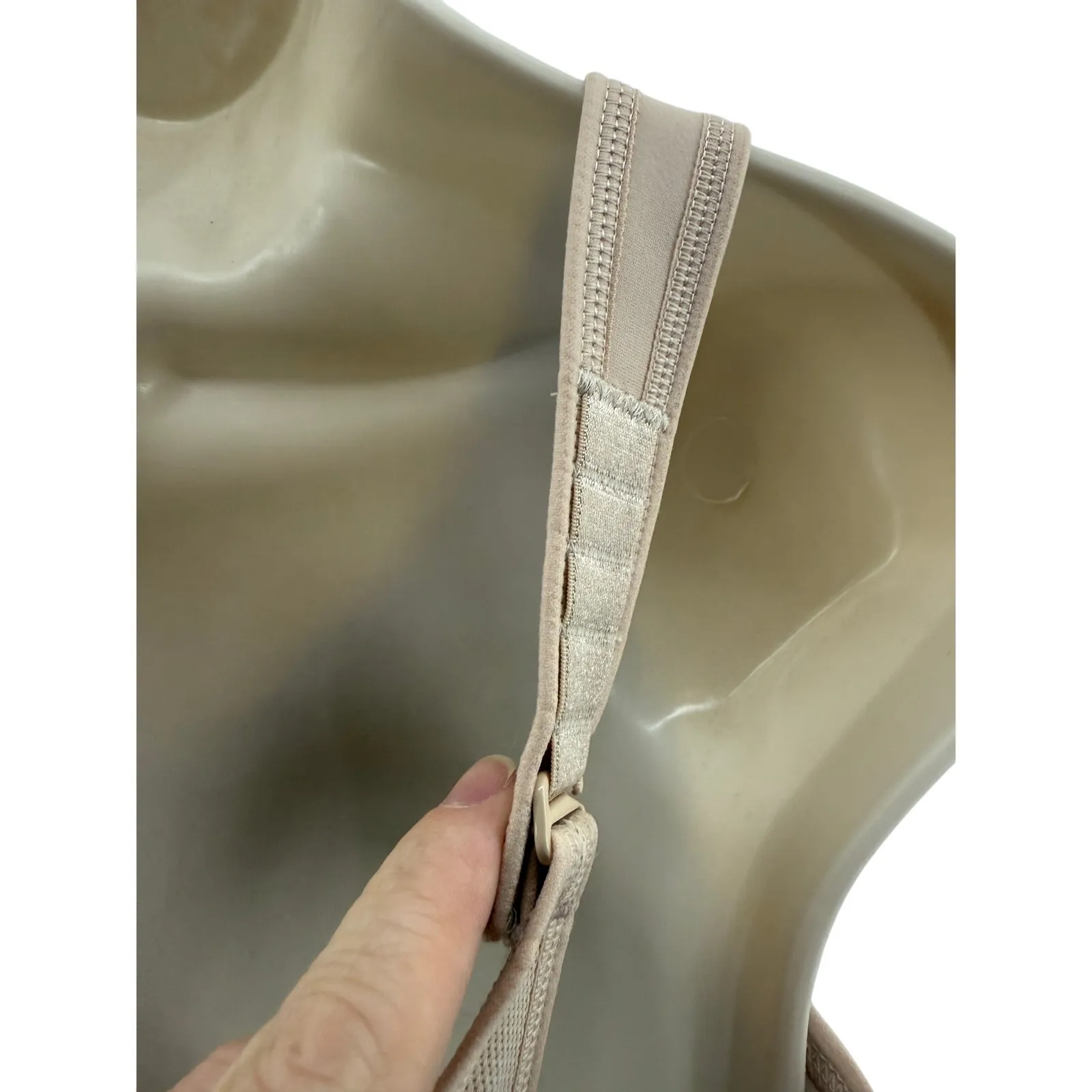 Wacoal Simone Sport Underwire Bra Neutral Sand 36G - Image 2