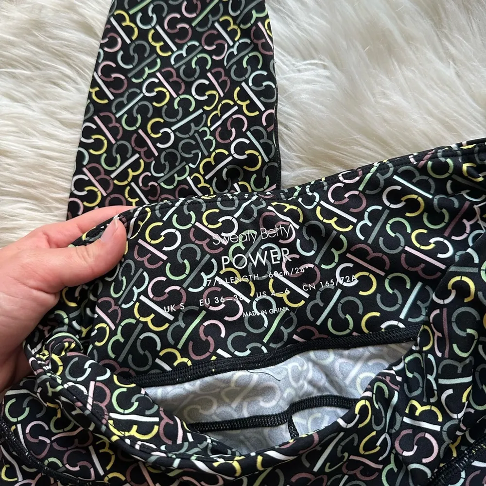 SWEATY BETTY Power High Waist 7/8 Legging In Black Slot Print - Image 7