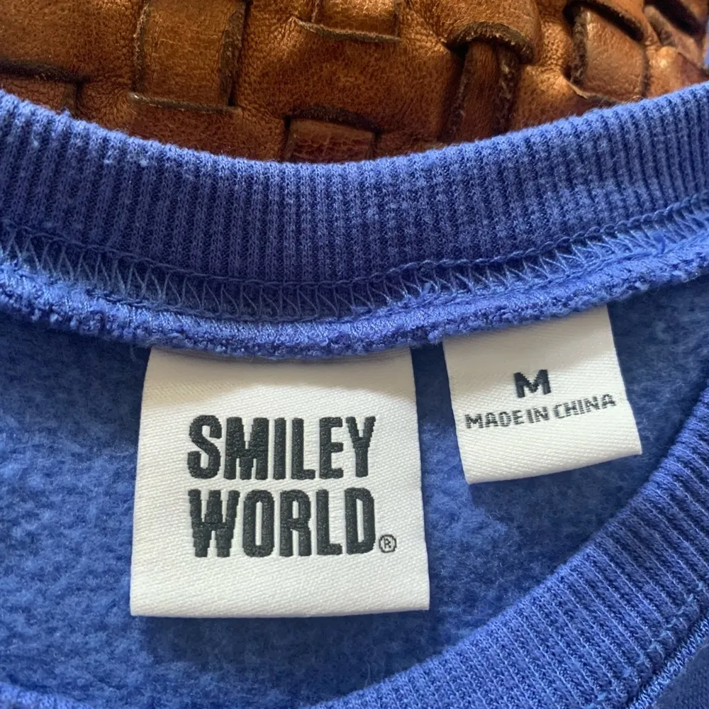 Smiley World Smile More Cropped Sweatshirt Size M - Image 3