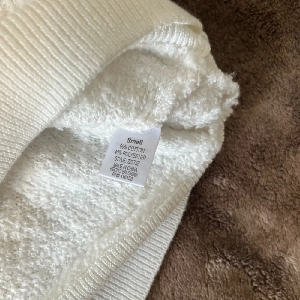 Soft & cozy white sweater - Image 5