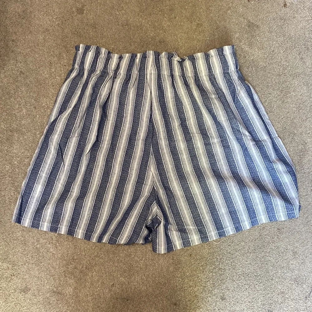 Cupshe Blue Striped Paperbag High Waisted Shorts Size XL - Image 5
