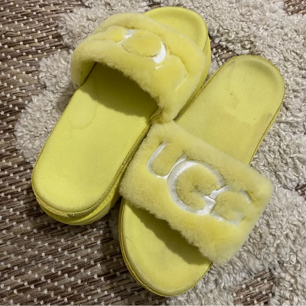 Ugg Bright Yellow Fuzzy Platform Slide Sandals size 6 - Image 7