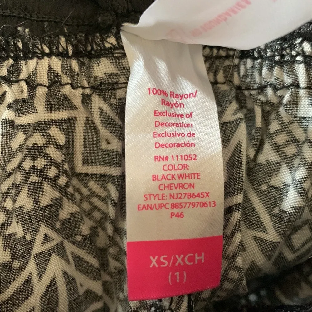 Shorts Elastic Waist Black White Print Tribal Aztec Silky - Image 12