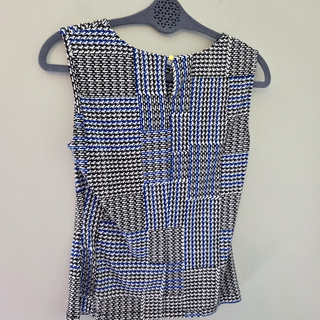 Calvin Klein Blue, Black, and White Sleeveless Blouse NWT - Image 4