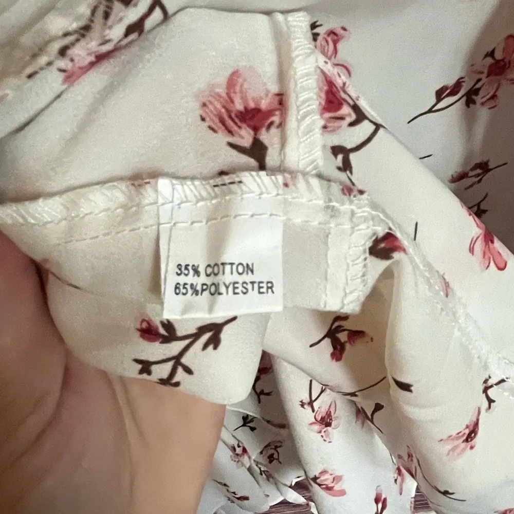 Romwe   Wrap Around Flower Dress. Size Medium/ 6. - Image 4