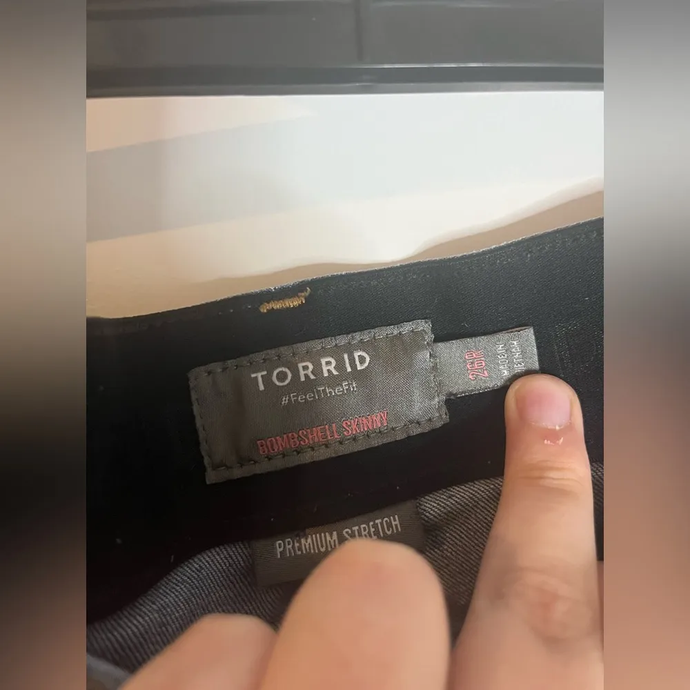 Torrid Distressed Premium Stretch Denim Stitched Bombshell Skinny Jeans Sz 26R - Image 16