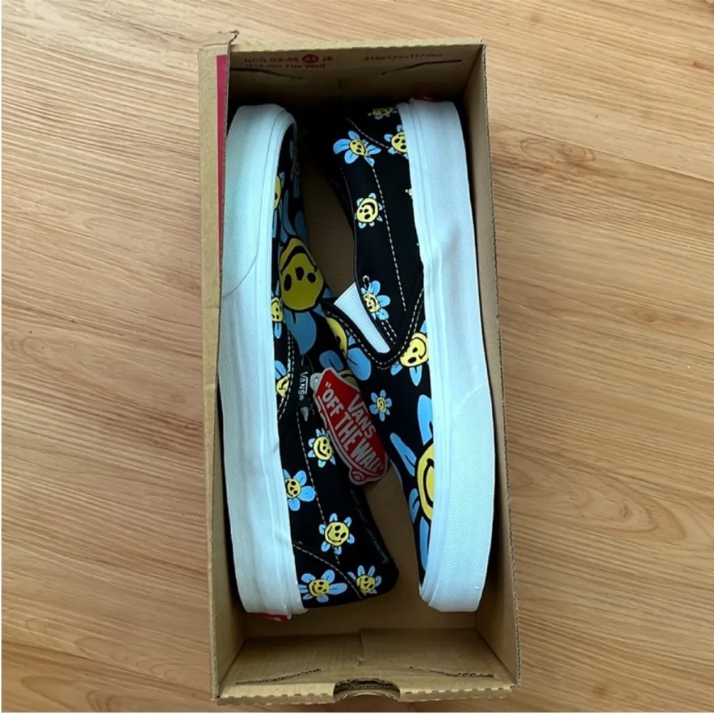 Vans Classic slip-on Trippy Grin Floral
Women Size 9.5 US Men's 8.0 US - Image 9