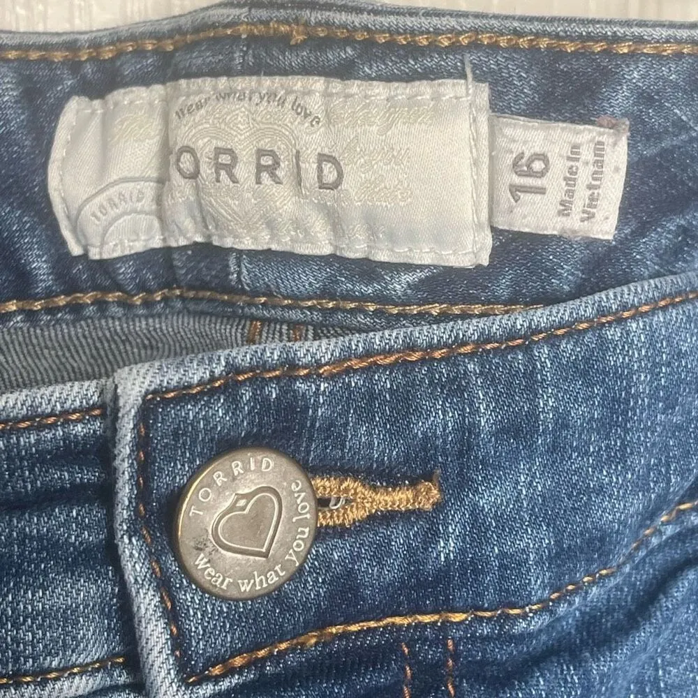 Torrid Sz 16 Denim Jean Shorts Cuffed - Image 4